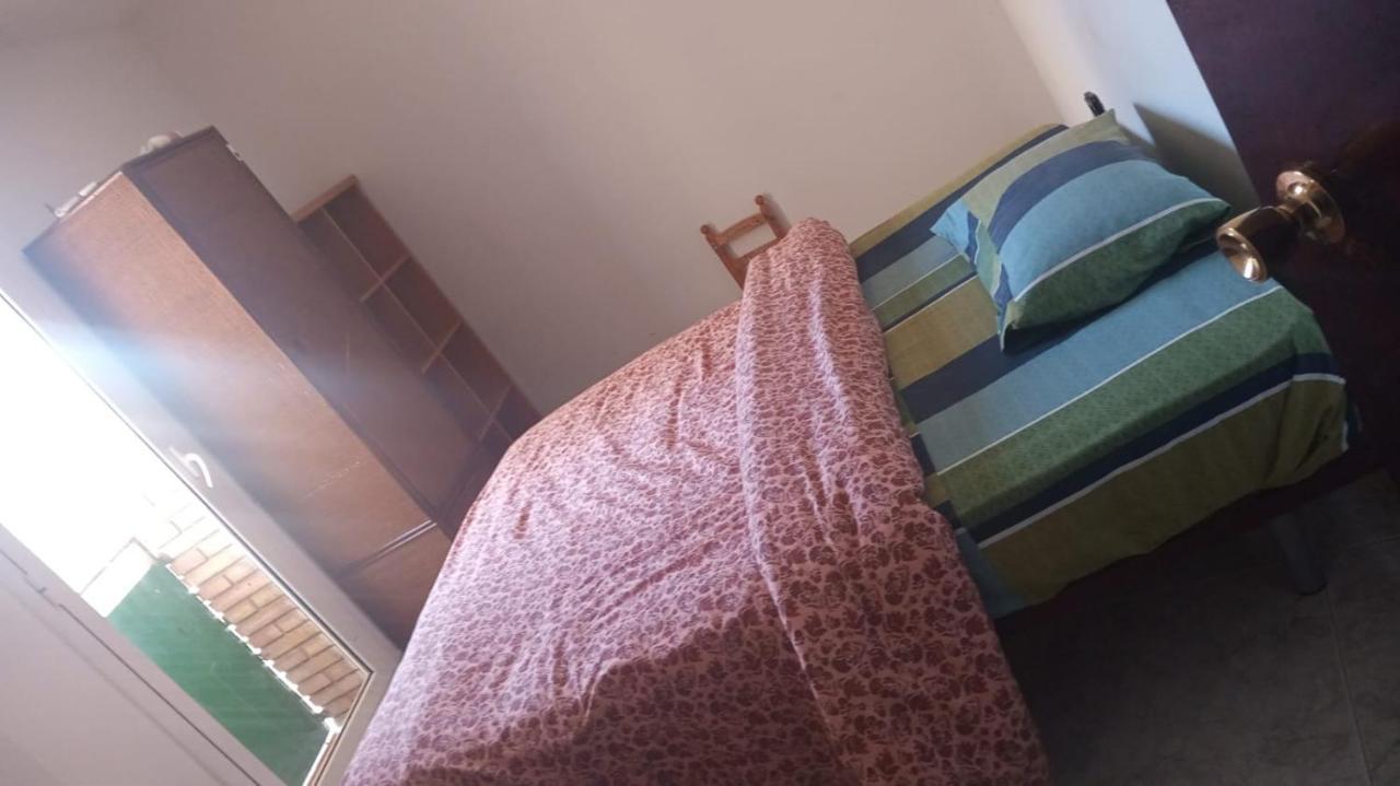 Sunny Room In A Shared Apartment In Rubí Exterior foto