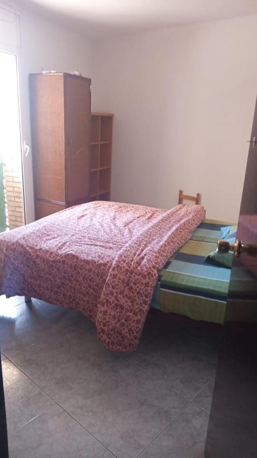 Sunny Room In A Shared Apartment In Rubí Exterior foto
