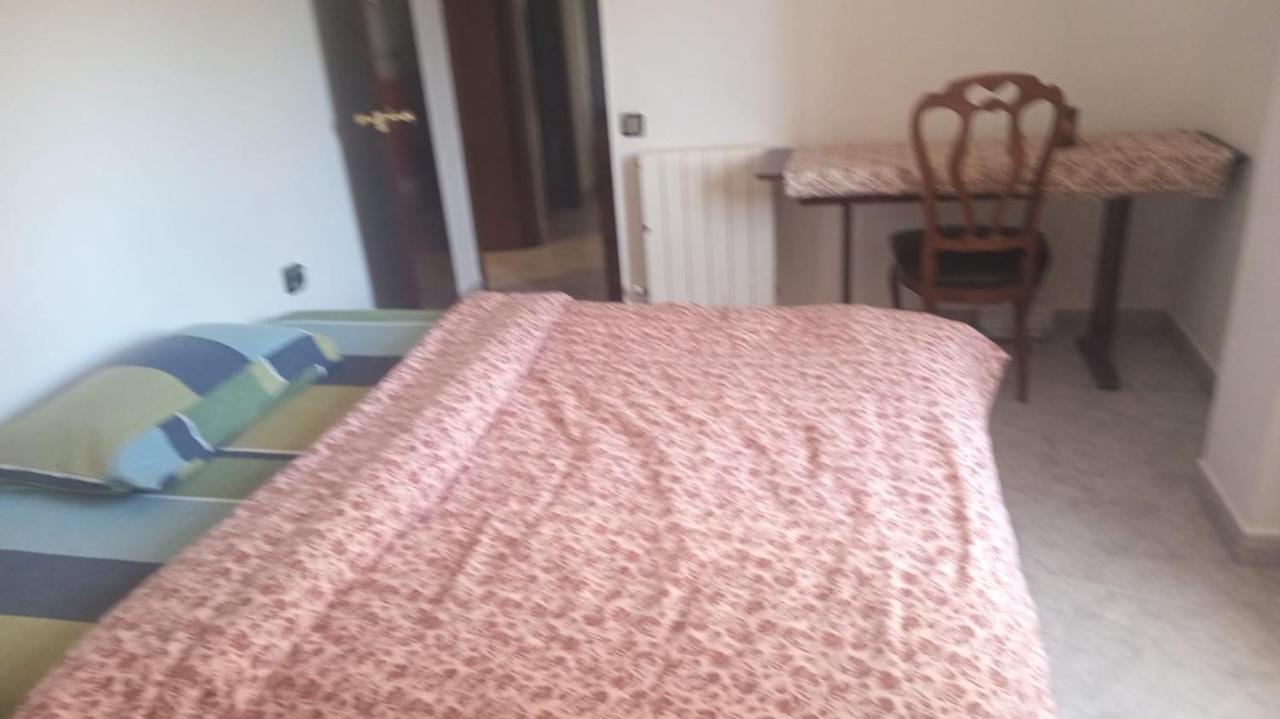 Sunny Room In A Shared Apartment In Rubí Exterior foto